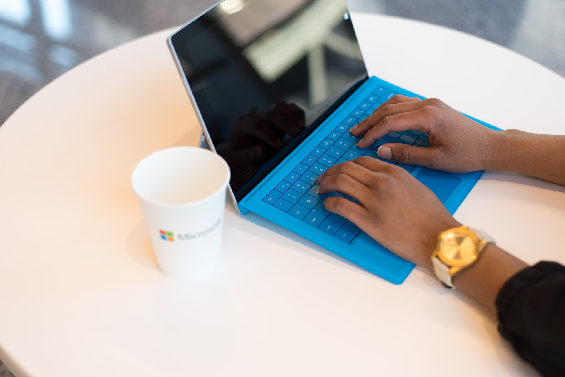 Azure and WVD: the ideal hosted virtual desktop solution in the cloud - image shows a woman using a laptop to remotely access her workspace