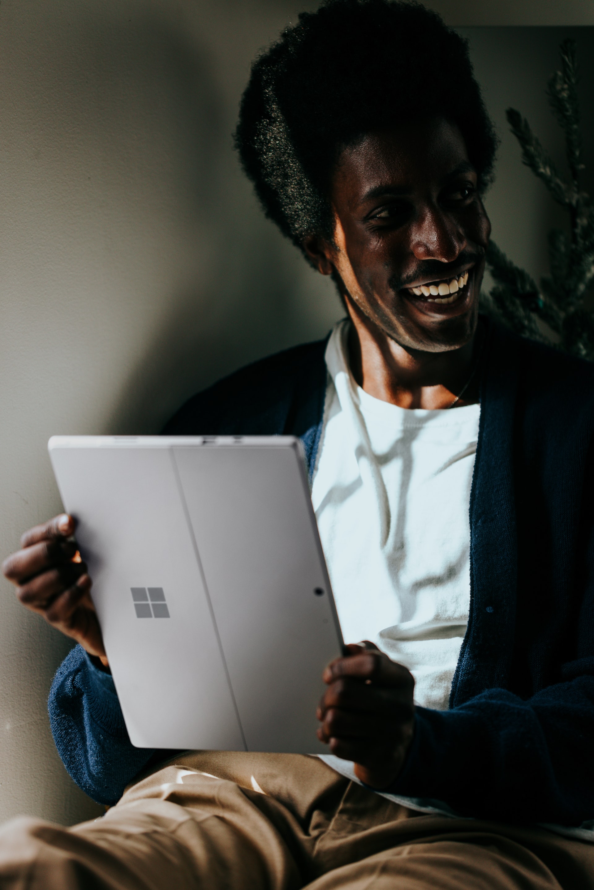 surface-7097xS9Xq3s-unsplash